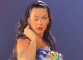 Katy Perry pierde el control de uno de sus parpados en un concierto