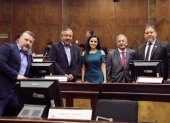 Los legisladores Marlon Cadena, Daniel Onofa, Yeseña Guamaní, Luis Marcillo y Ramiro Frías en el Pleno de la Asamblea Nacional.