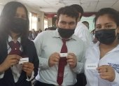 Estudiantes de bachillerato participan en un juego sobre profesiones y oficios durante un programa del Consejo de Educación Superior (CES)