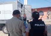 La cabeza de los dos cuerpos suspendidos en un paso peatonal en el centro de la ciudad de Esmeraldas, fue encontrada en un sector denominado Las 50 casas.