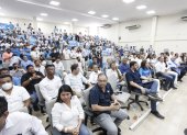 Trámite. Candidatos y simpatizantes del movimiento Revolución Ciudadana en el CNE-Guayas, días atrás.