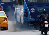 En Guayaquil circulan 2.500 buses de servicio público, pero 1.000 tienen deficiencias en la parte técnica porque emiten gases tóxicos.