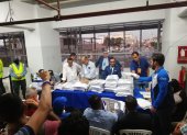 Los delegados realizan el conteo de votos en las elecciones de Emelec.