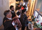 Homenaje. Las personas contratan músicos y llevan serenatas a sus seres queridos.
