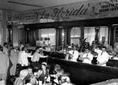 La Habana. El bar El Floridita en una foto de su época dorada.