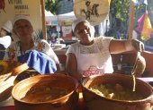 Guadalajara. Una cocinera mexicana prepara un plato tradicional.