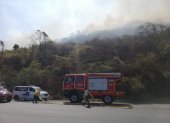 Unidades del Cuerpo de Bomberos se mantienen en el sitio.