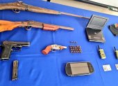 La Policía de Santo Domingo decomisó armas y equipos de comunicación.
