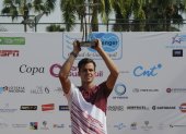 Daniel, levantando el título del Challenger de Guayaquil, tras ganar un torneo similar en Lima, Perú la semana pasada.
