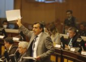 El asambleísta Ramiro Narváez fue el encargado de proponer la moción para la resolución.