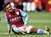 El jugador del Aston Villa sufrió un desgarro en Inglaterra que afectaron.