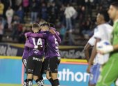 Mateo Carvajal celebra junto a sus compañeros el gol que anotó al minuto 2 del partido ante 9 de Octubre