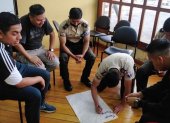 Los uniformados participan en talleres lúdicos para mejor si situación psicosocial.