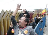 Los hinchas del Aucas llegaron a última hora hasta los exteriores del estadio Gonzalo Pozo para conseguir sus entradas