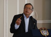 El presidente de Colombia Gustavo Petro habla durante una rueda de prensa sobre el balance de su gestión al cumplir los primeros cien días de su Gobierno, hoy en el Palacio de Nariño en Bogotá (Colombia). EFE/ Mauricio Dueñas Castañeda