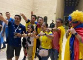 Hinchas ecuatorianos celebrando a La Tri en Doha.