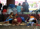Migrantes centroamericanos permanecen en un campamento improvisado el 18 de noviembre de 2022, en la ciudad de Tapachula, estado de Chiapas (México). EFE/Juan Manuel Blanco