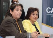 La matemática Ximena Córdoba Vallejo (de amarillo), fue designada como presidenta del Caces en la sesión del lunes 21 de noviembre
