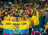 La Comisión Disciplinaria de la FIFA, abrió un expediente ante la Federación Ecuatoriana de Fútbol debido a los cánticos de los hinchas.