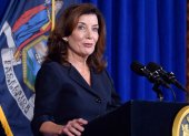 Kathy Hochul, la gobernadora de Nueva York que dispuso la medida.