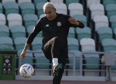 El portero de Costa Rica, Keylor Navas, participa en un entrenamiento de su conjunto nacional en el marco del Mundial de Fútbol Qatar 2022.