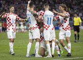 Los jugadores de Croacia celebran la ventaja de 2-1 durante el partido de fútbol del grupo F de la Copa Mundial de la FIFA 2022 entre Croacia y Canadá