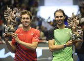 El tenista español Rafael Nadal dio muestras de su gran juego al enfrentarse al noruego Casper Ruud en partido de exhibición