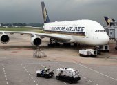 Aeropuerto.- Una de las naves de la empresa Singapore Airlines.