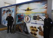 El primer lugar muestra un collage del trabajo policial en los puertos, aeropuertos y carreteras del país.