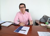 Autoridad. El director de Dragado de la Prefectura precisa que la embarcación está a la espera de una pieza para continuar su viaje.