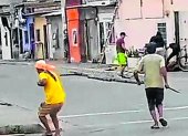 Guayaquil. La víctima cuando era atacada por sus perseguidores.