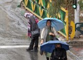 Tehran (Iran (islamic Republic Of)), 04/12/2022.- Women wait for a taxi in a street on a rainy day in Tehran, Iran, 04 December 2022. According to Iran"s state news agency ISNA, prosecutor general Mohammad Jafar Montazeri clarified on 03 December 2022 that the Guidance Patrol, as the morality police is formally called, "has nothing to do with the judiciary, and it was closed from the same place it was established in the past." The veiling in the country was one of the judiciary"s main concerns though, Montazeri said. Iran has been facing anti-government protests since the death of Kurdish Iranian woman Mahsa Amini in September days after her arrest for allegedly violating dressing rules. (Protestas, Teherán) EFE/EPA/STRINGER