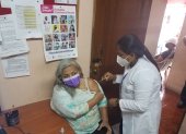 Cecilia Silva acudió este martes 6 de diciembre a vacunarse contra la influenza en el centro de salud N° 9, de Guayaquil.