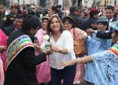 La nueva presidenta de Perú, Dina Boluarte, participa en una procesión de la Virgen de la Inmaculada Concepción de la ciudad de Puno hoy, en la Plaza de Armas de Lima (Perú).