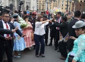 La nueva presidenta de Perú, Dina Boluarte, participa en una procesión de la Virgen de la Inmaculada Concepción de la ciudad de Puno hoy, en la Plaza de Armas de Lima, este jueves 8 de diciembre.