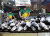Personal. Hay cerca de 400 trabajadores solo en la parte de mariscos. Venden pesca negra y blanca.