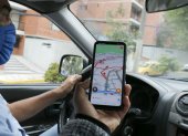Tecnología. Los conductores utilizan las aplicaciones de movilidad para buscar rutas alternas, para conocer el estado de las vías  y tratar de llegar a tiempo.