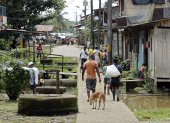 Vista general de una calle el 23 de noviembre de 2022 en la población de Pie de Pató, departamento del Chocó (Colombia). EFE/ Mauricio Dueñas Castañeda