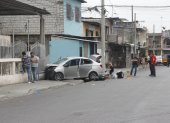 Guayaquil. El automóvil, tras el impacto de la mañana de ayer.