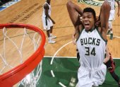 Giannis Antetokounmpo firmó su decimoséptimo doble doble del año, con 42 puntos y diez rebotes.