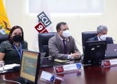 El ministro del Interior, Juan Zapata (c), preside el Comité de Operaciones de Emergencia Nacional
