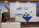 El sorteo público inició alrededor de las 10:00 y contó con la presencia de los delegados de las distintas organizaciones políticas.