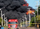 UN  incendio en un depósito de combustible en la zona industrial de Barranquilla (Colombia). Un incendio de grandes proporciones se produjo en la madrugada de este miércoles 21 de diciembre. EFE /