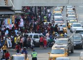 Guayaquil. En las calles del centro no hay donde poner un pie, se queja la ciudadanía que esta semana ha tenido problemas para tomar un bus o un taxi. “Por esta zona o la Orellana ya no quieren pasar”, alertan.