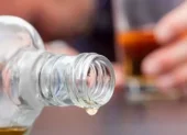 Entre los principales afectados por el consumo de este tipo de bebidas fraudulentas se encuentran personas en situación de calle