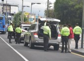 Ambato. Elementos policiales ejecutan uno de los tantos operativos de control en esta capital provincial.