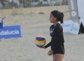 Scarlette Párraga durante una de sus ejecutorias en el voley de playa.