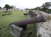 AME1929. COLÓN (PANAMÁ), 19/12/2022.- Fotografía del Fuerte San Lorenzo, el 14 de diciembre de 2022, en Colón (Panamá). Investigadores panameños buscan restos de los baluartes de una de las cuatro fases constructivas del Fuerte San Lorenzo, un sitio Patrimonio de la Humanidad desde 1980, que integró el sistema defensivo para el comercio trasatlántico de la Corona española, que tuvo en Panamá un punto neurálgico. Este es uno de los objetivos de un proyecto "multidisciplinario e interinstitucional" que indaga en los orígenes de la fortaleza, ejemplo de la arquitectura militar de los siglos XVII y XVIII, y del poblado de Chagres que existió en sus cercanías, explicó a EFE el investigador principal, el doctor Tomás Mendizábal. EFE/ Bienvenido Velasco