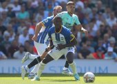 El futbolista del Brighton es deseado por exjugadores del Arsenal.