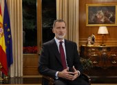 MADRID, 24/12/2022.- El rey Felipe VI pronuncia su tradicional discurso de Nochebuena, el noveno de su reinado, en un momento marcado por la crispación entre los partidos políticos y por la crisis institucional sin precedentes abierta entre el Gobierno y el Tribunal Constitucional (TC) tras frenar éste la tramitación parlamentaria de la reforma para la elección de sus magistrados. EFE/Ballesteros POOL ***EMBARGADA SU PUBLICACIÓN HASTA LAS 21:00 HORAS***